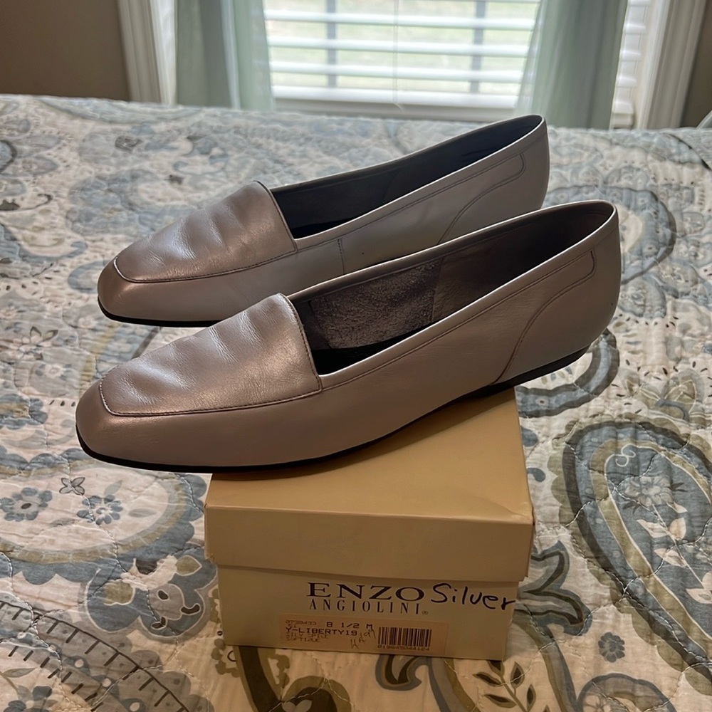Enzo Angiolini Flats Silver size 8.5
